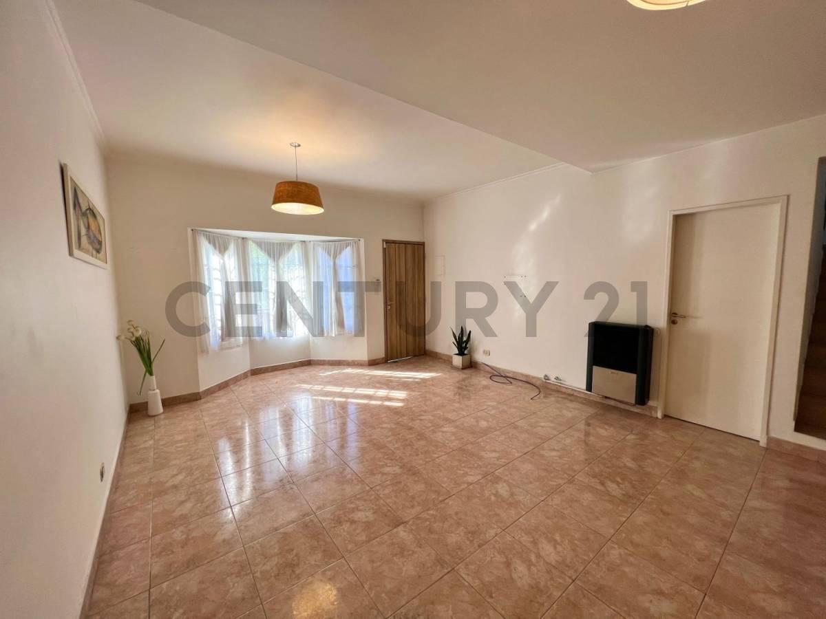 VENTA CASA TRIPLEX 4 AMBIENTES EN ITUZAINGO, APTO CREDITO — foto 1