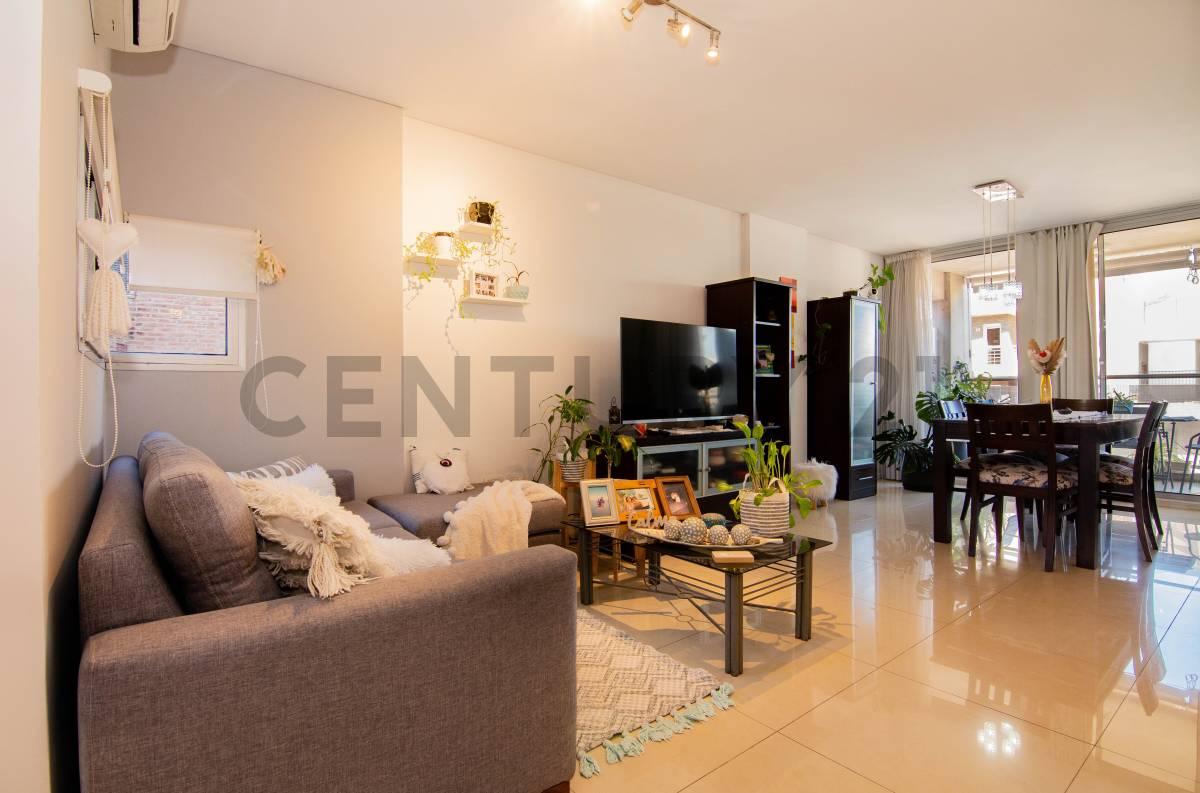 Venta Departamento semipiso de 2 dormitorios con balcón, cochera y pileta | Centro, Rosario — foto 1
