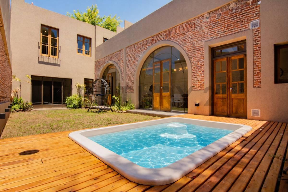 Venta Casa de 3 Dormitorios + comodín con Jardín, Pileta y Cochera | Lourdes, Rosario — foto 1