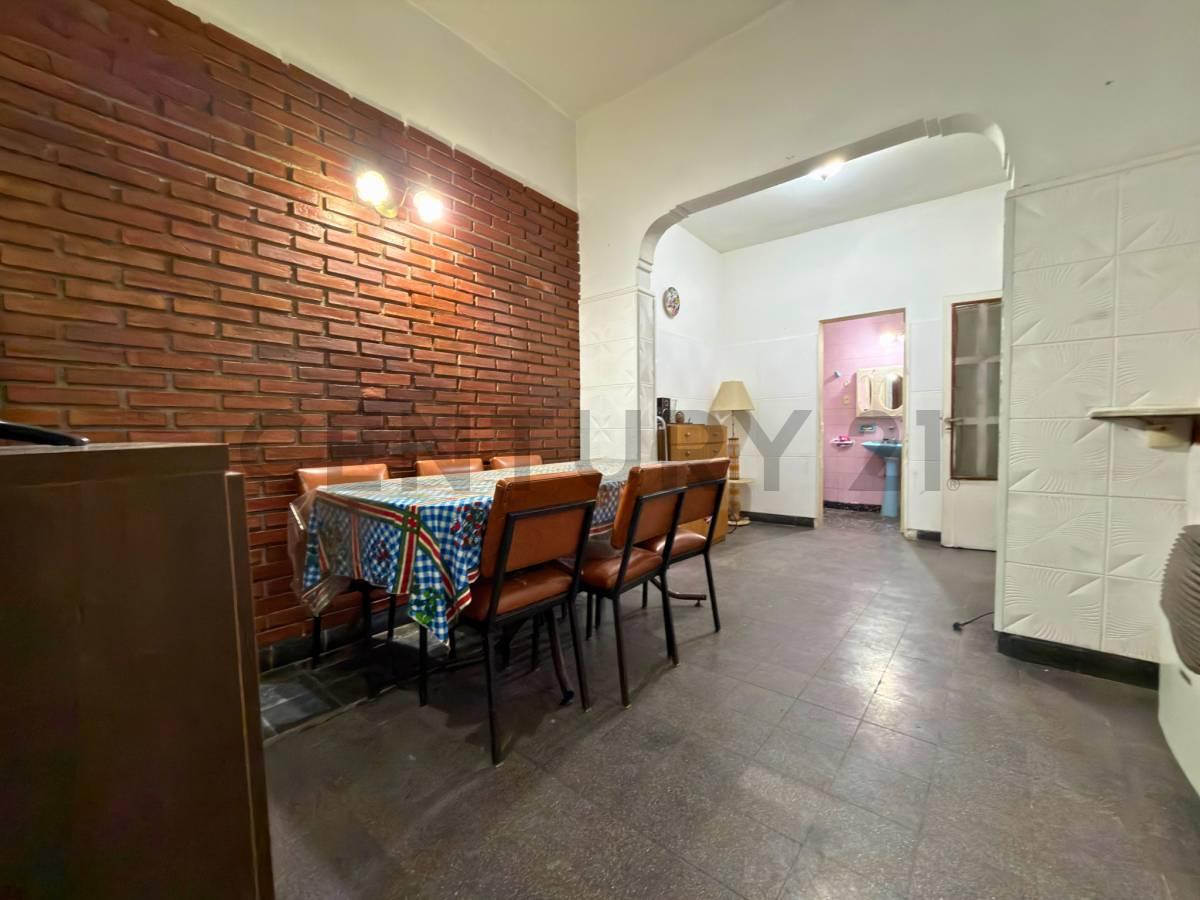 Venta | Departamento de 2 Dormitorios con patio (A RECICLAR) en Echesortu, Rosario — foto 1