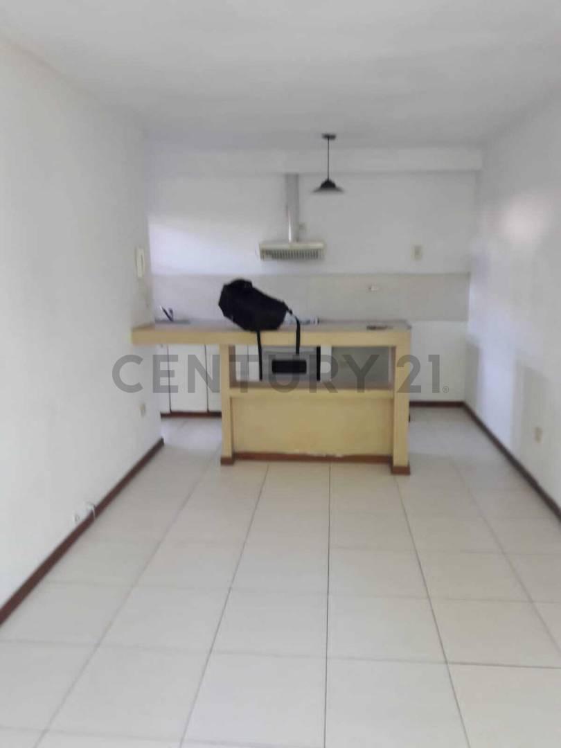 Venta de Departamento 2 Dorm con Patio en La Plata — foto 1