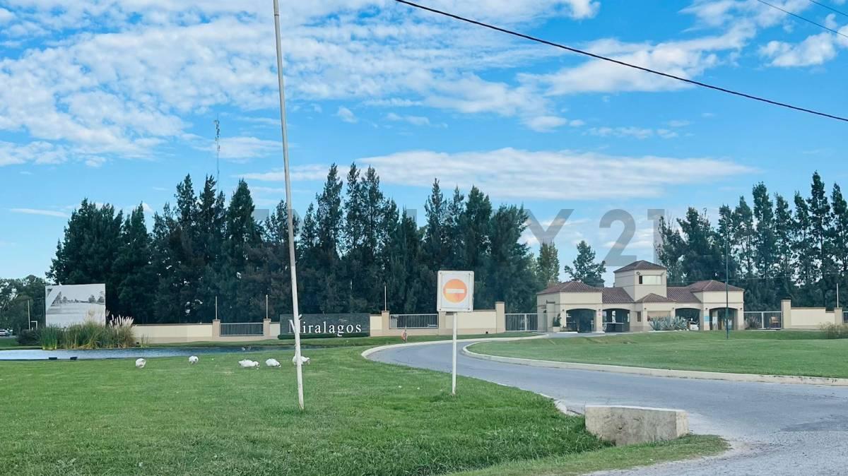 Lote en venta con fondo al lago en Miralagos I — foto 1