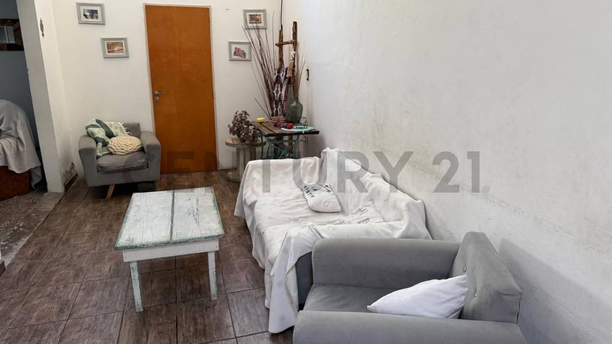 CASA EN VENTA PARQUE PILETA BERISSO — foto 1