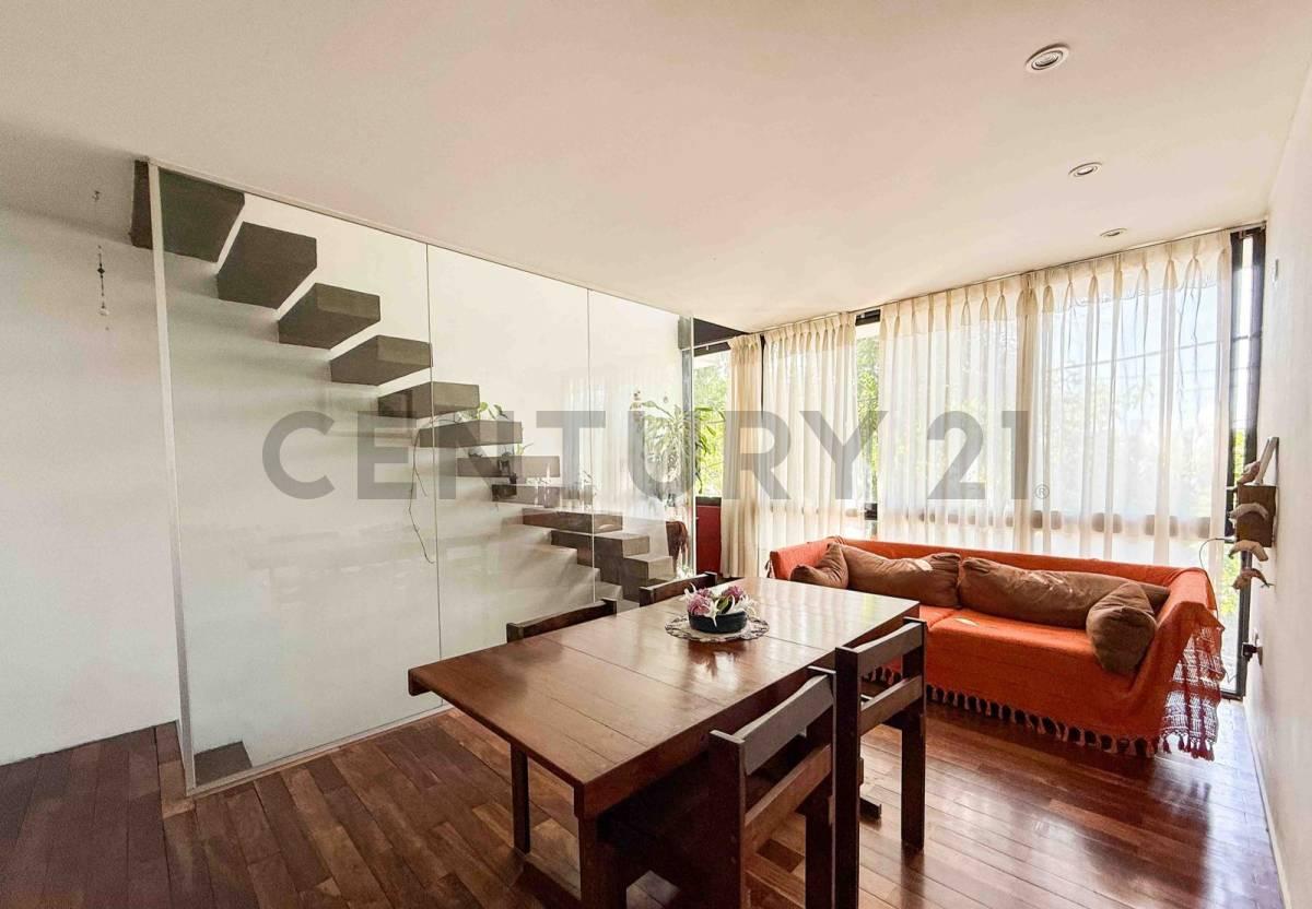 Casas 2 dormitorios en venta, La Plata. Con patio y cochera — foto 1