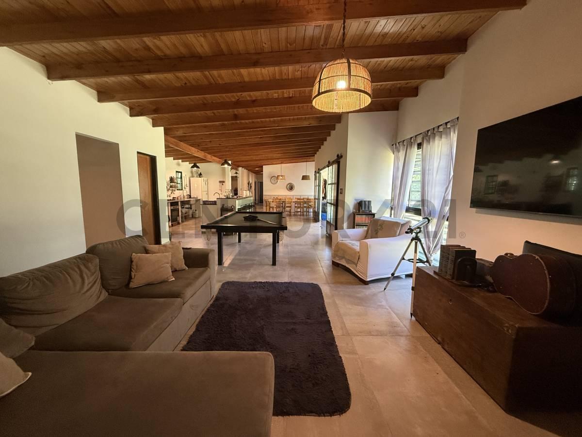 Casa en Estancia chica. 1,6 hectáreas, pileta, parque y quincho — foto 1