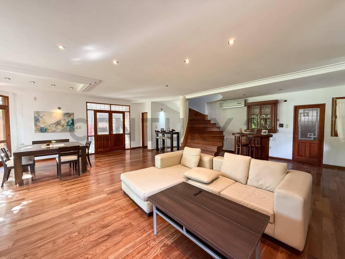 Casas en venta 4 dormitorios Gonnet entre caminos con pileta — foto 1