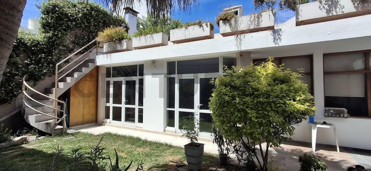 Casa en venta, con jardín y terraza Barrio Norte, 4 habitaciones, 3 baños, garaje para 2 autos — foto 1