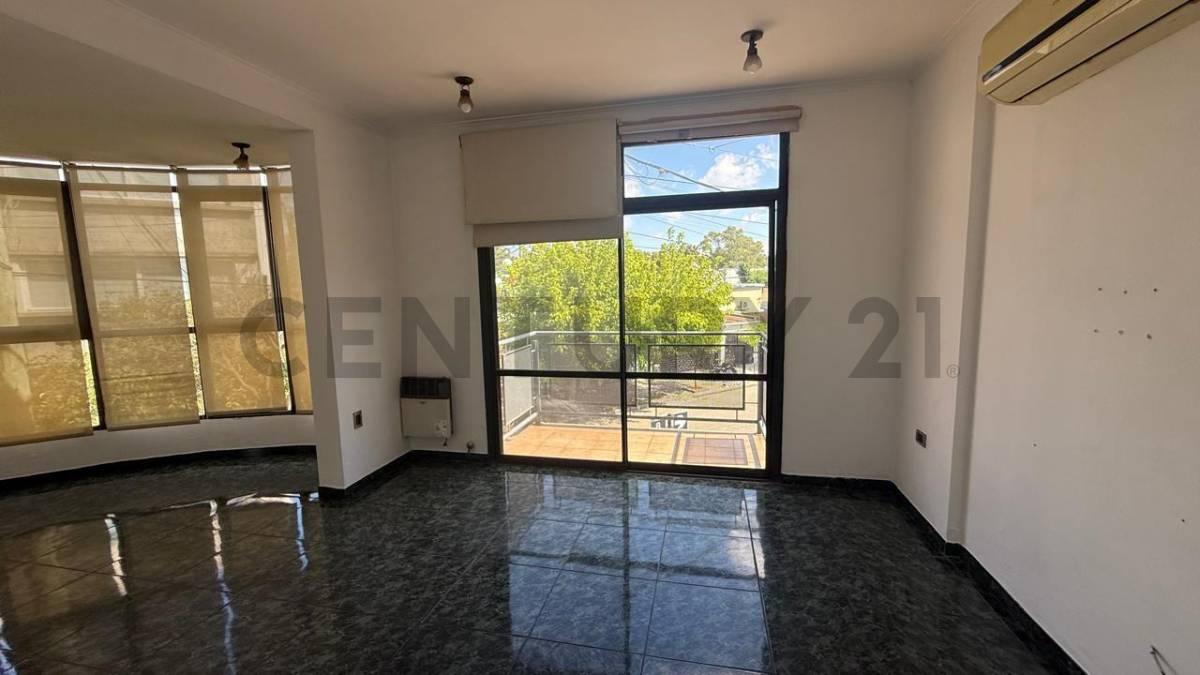 DEPARTAMENTO EN VENTA EN BERISSO DOS DORMITORIOS COCHERA — foto 1