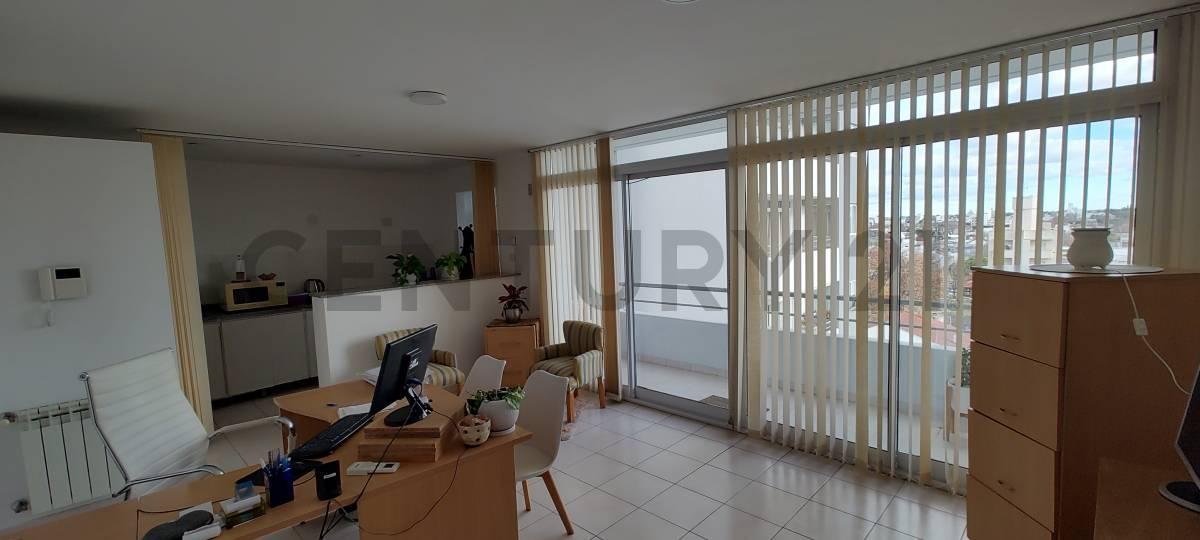DEPARTAMENTO A LA VENTA 1 DORMITORIO CON 2 COCHERAS — foto 1