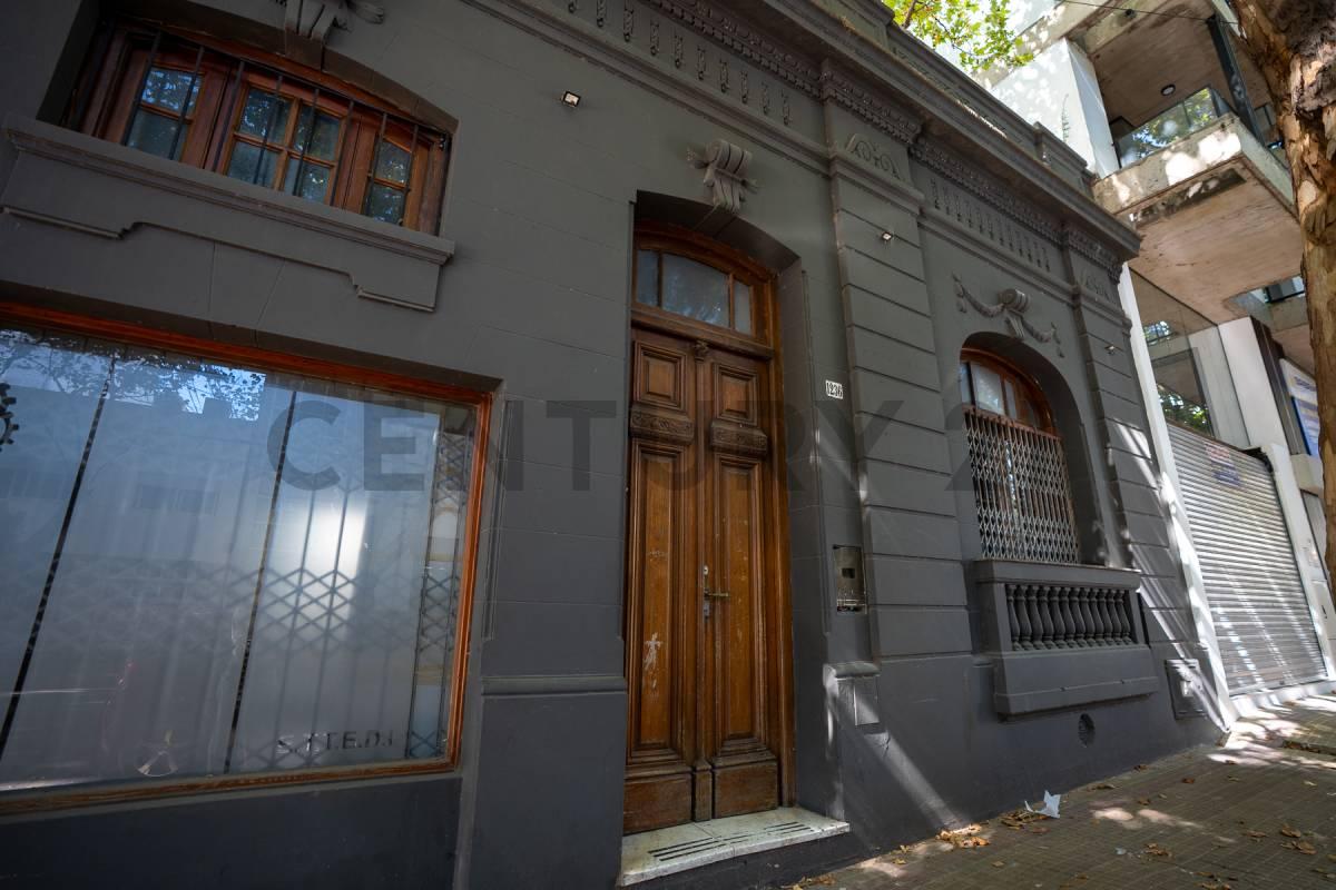 CASA EN VENTA en el casco de La Plata — foto 1