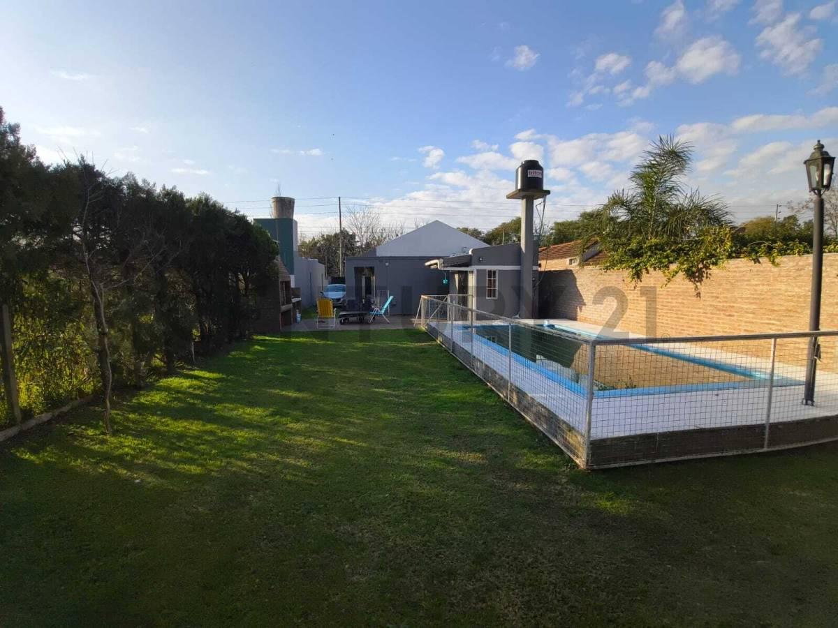 Casas en venta en City Bell, 2 dormitorios con pileta y quincho — foto 1