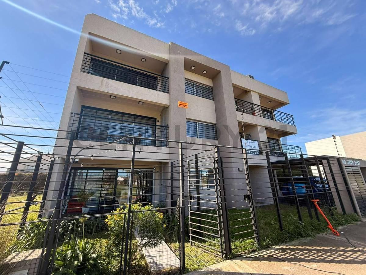 3 Ambientes con Parrilla y Patio + Espacio Guarda Coche — foto 1