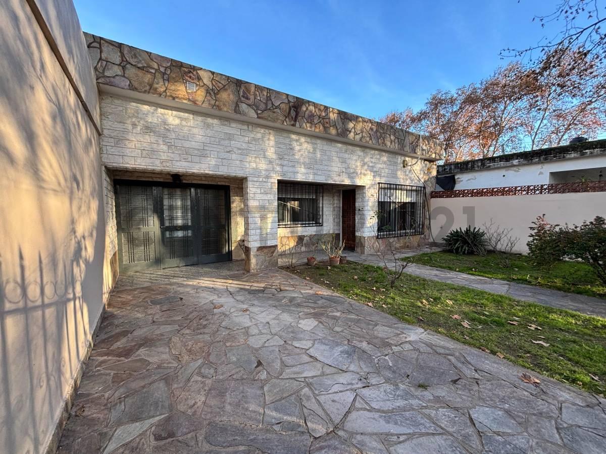 Casa en Venta 3 Dormis. en el Centro de Granadero Baigorria — foto 1