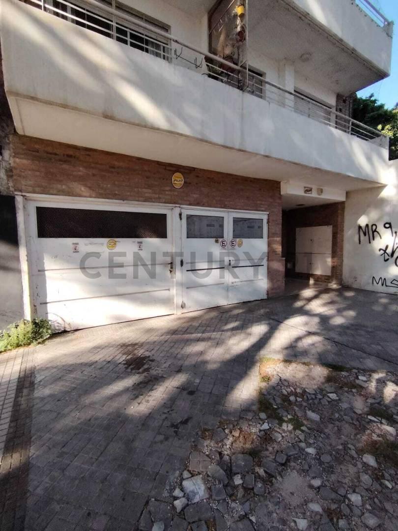 Venta Cochera sobre Pellegrini — foto 1