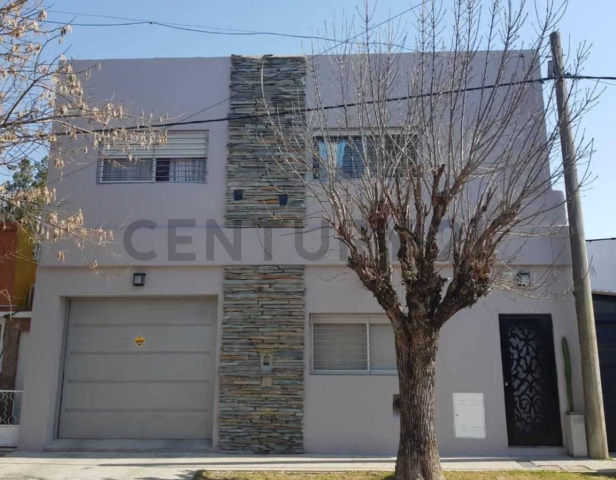 VENTA | CASA DE 3 DORMITORIOS CON JARDÍN Y PILETA | APTA CRÉDITO — foto 1