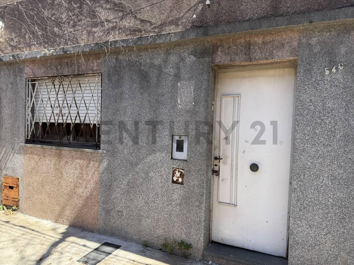 CASA A RECICLAR EN VENTA — GUALEGUAY 548 — foto 1