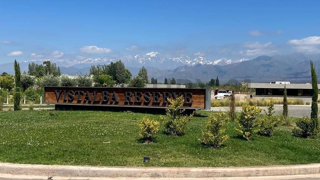 LOTE EN EXCLUSIVO BARRIO PRIVADO VISTALBA RESERVE — foto 1