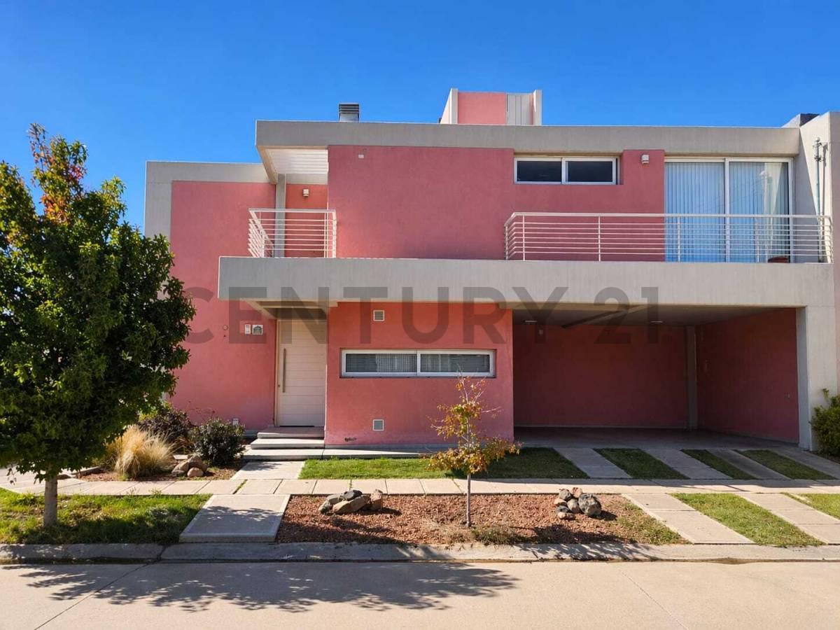 CASA MODERNA EN BARRIO PRIVADO SOL DE CARRODILLA — foto 1