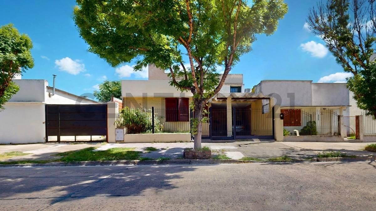 21 ENTRE 38 Y 39 - CASA EN VENTA DE 4 DORMITORIOS. BARRIO LA LOMA. — foto 1