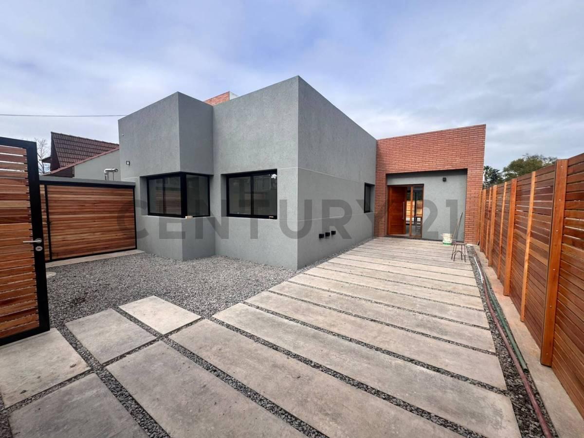 18 bis e/ 479 y 480 - CASA A ESTRENAR EN VENTA CITY BELL- 3 DOMRITORIOS Y PILETA — foto 1