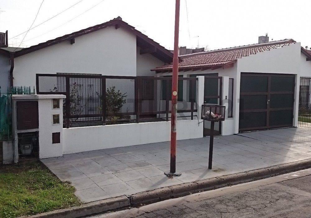 11 y 80 - CASA EN VENTA DORMITORIOS — foto 1