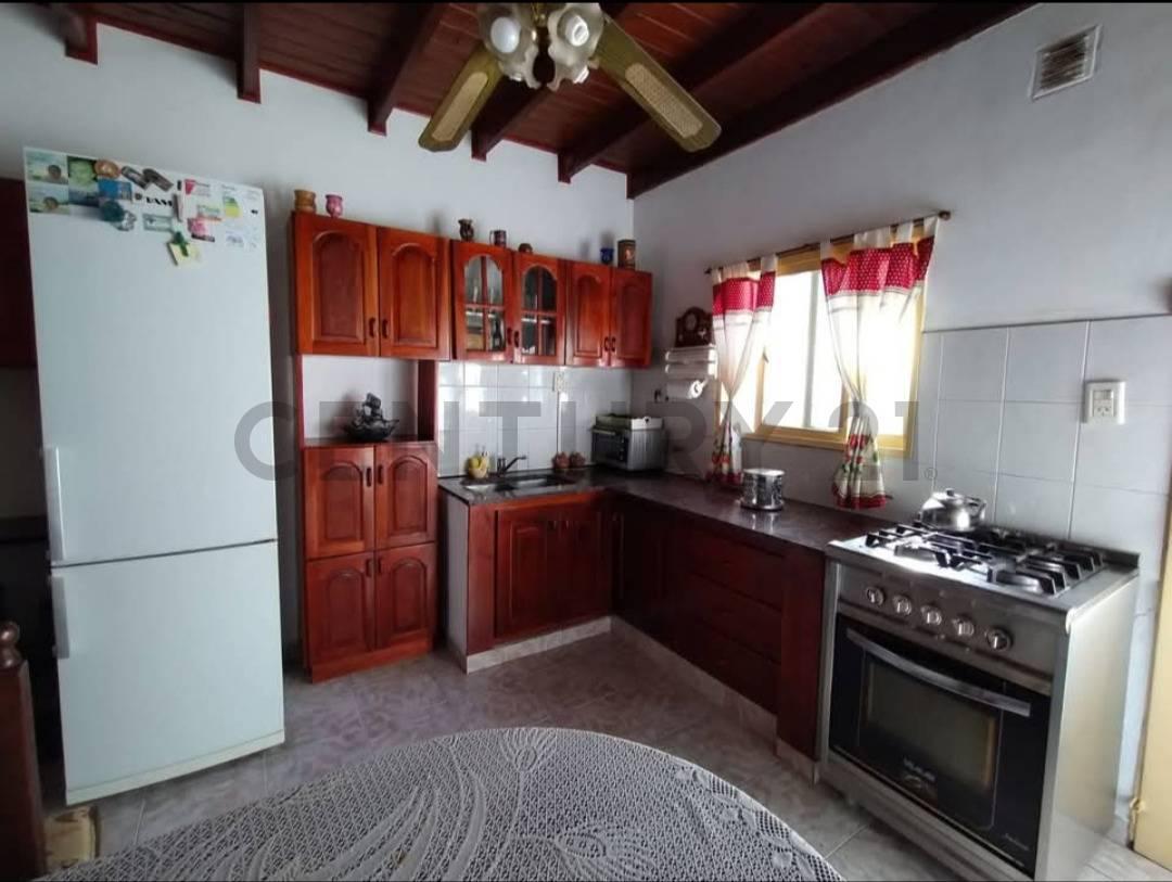 77 entre 1 bis y 2 - Casa Dúplex en venta — foto 1