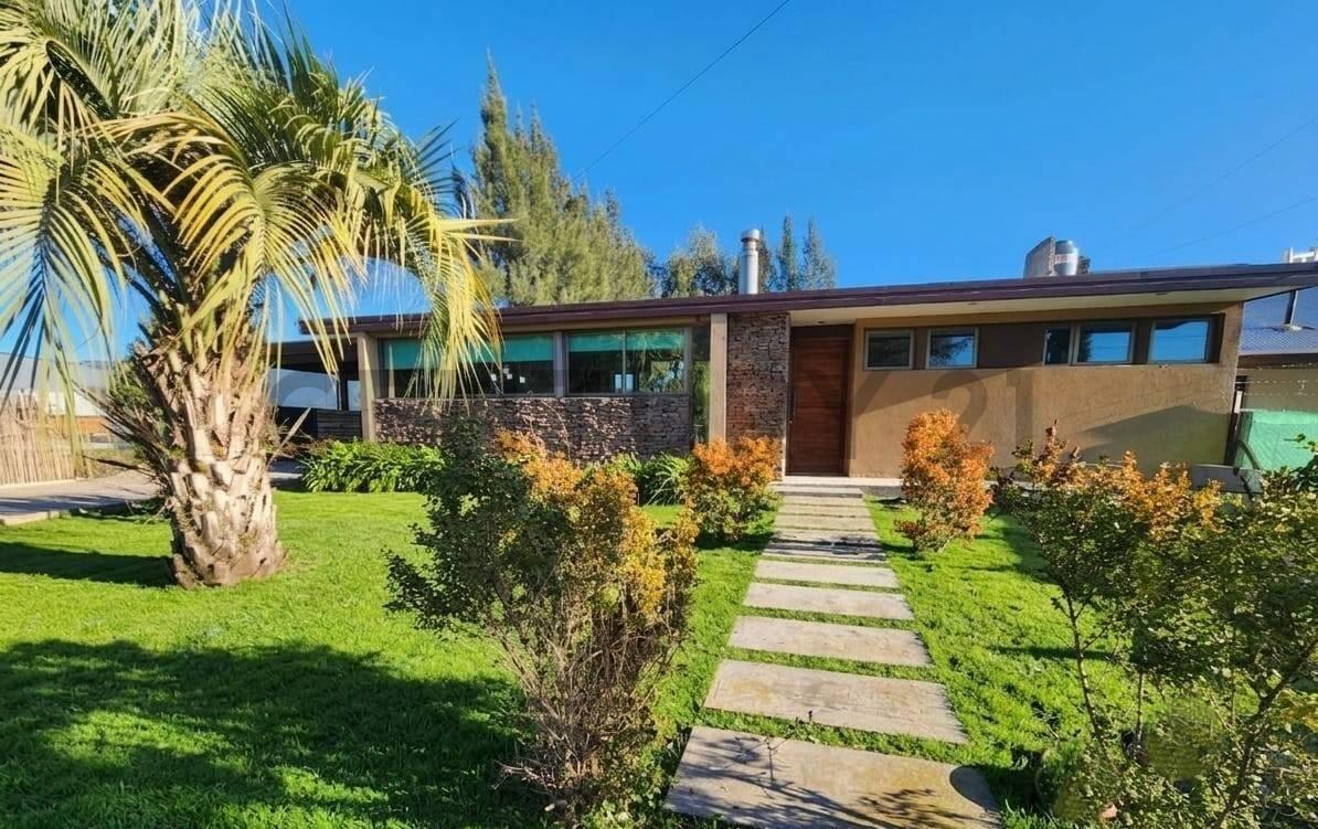 Mores e/ ruta 215 y Pedro Curie - Venta de Casa en Brandsen — foto 1