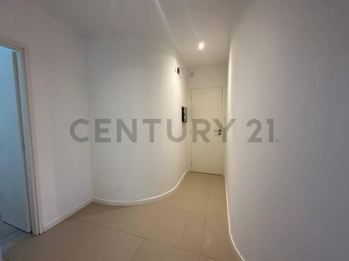 46 ENTRE 13 Y 14 - DEPARTAMENTO SEMIPISO EN VENTA 2 DORMITORIOS — foto 1