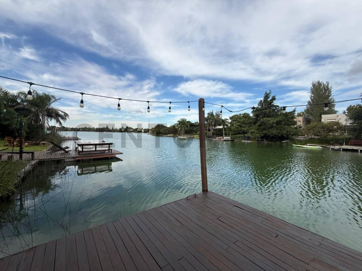 CASA EN VENTA A LA LAGUNA PRINCIPAL DE SANTA BARBARA. EXCLUSIVIDAD — foto 1