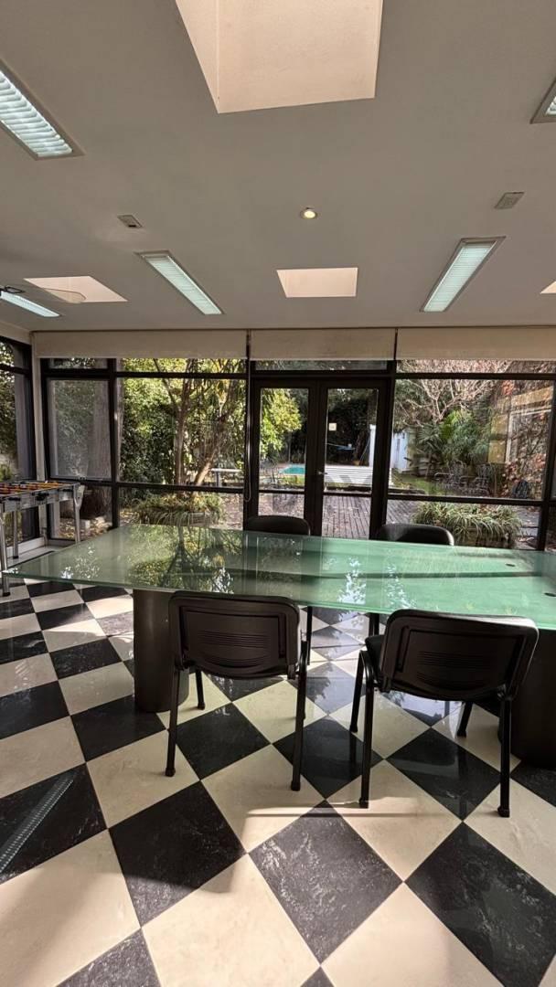 ALQUILER OFICINA premium VICENTE LOPEZ de 8 ambientes con jardín y pileta — foto 1
