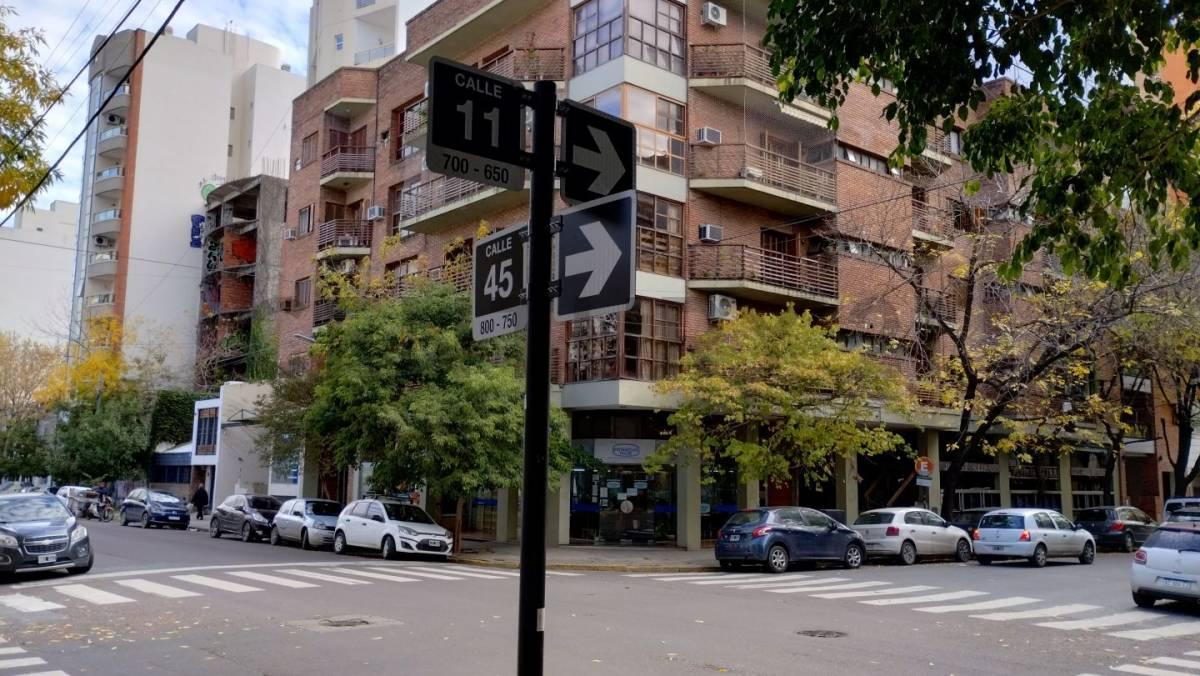 11 y 45 Venta de Cocheras, La Plata — foto 1