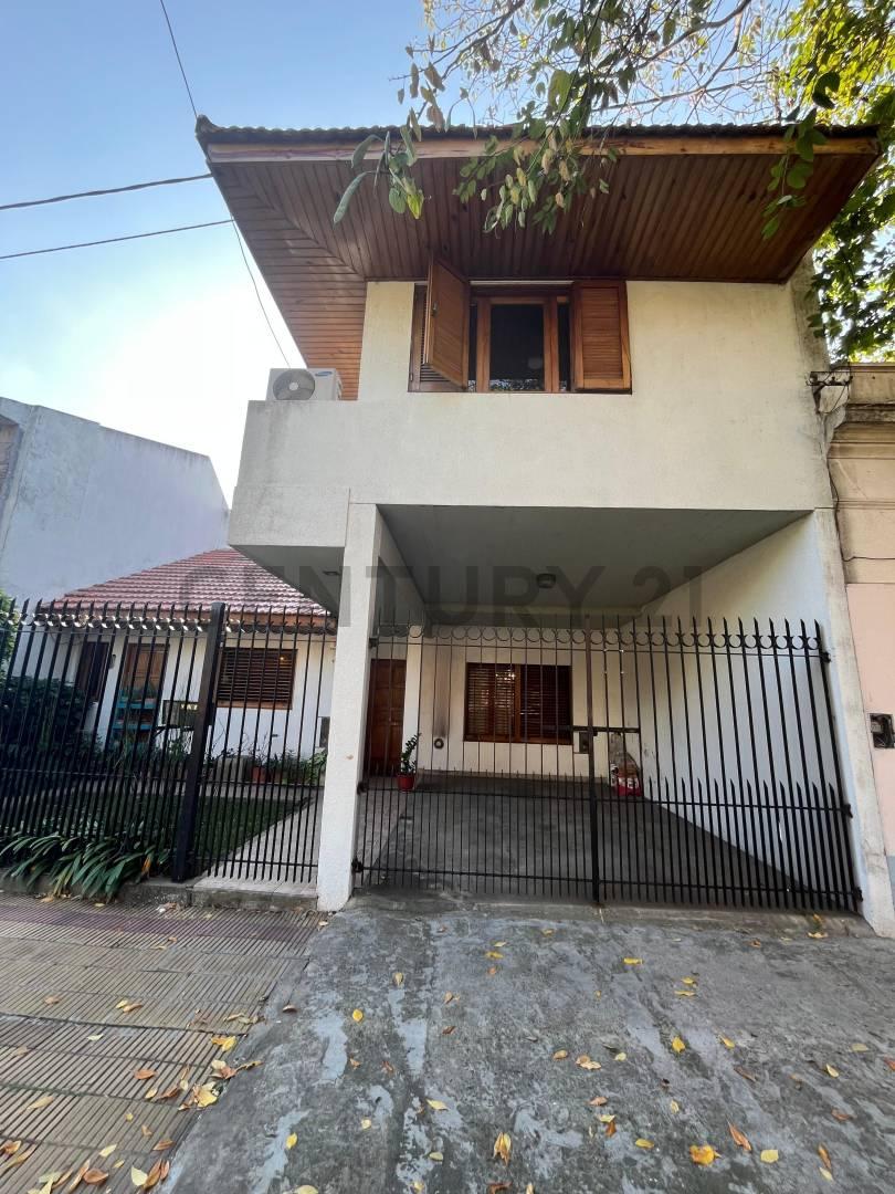 Casa en venta de 4 dormitorios. con cochera. Calle 38 entre 23 y 24. — foto 1