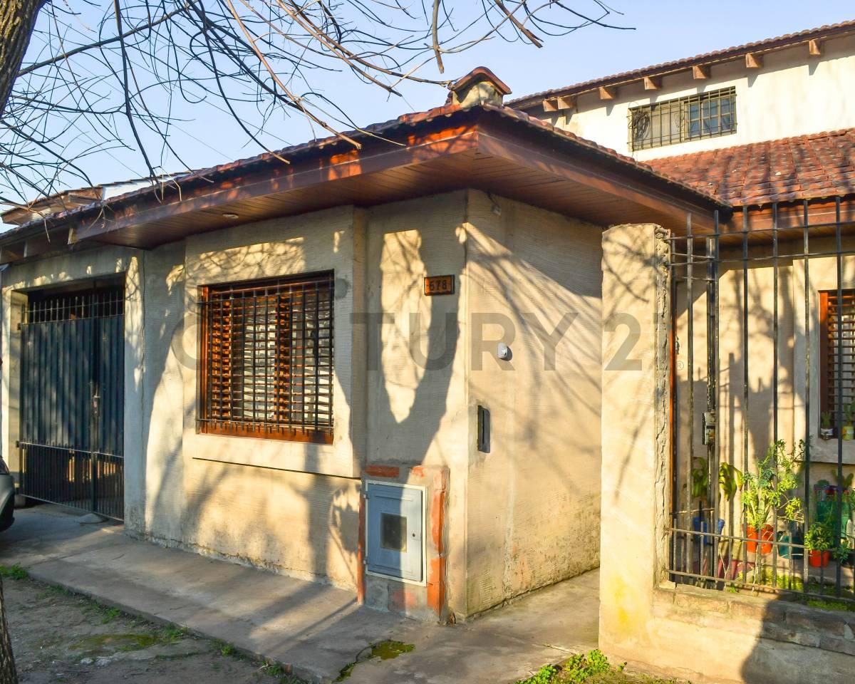 CASA DE TRES DORMITORIOS - 603 e/ 8 y 9 — foto 1