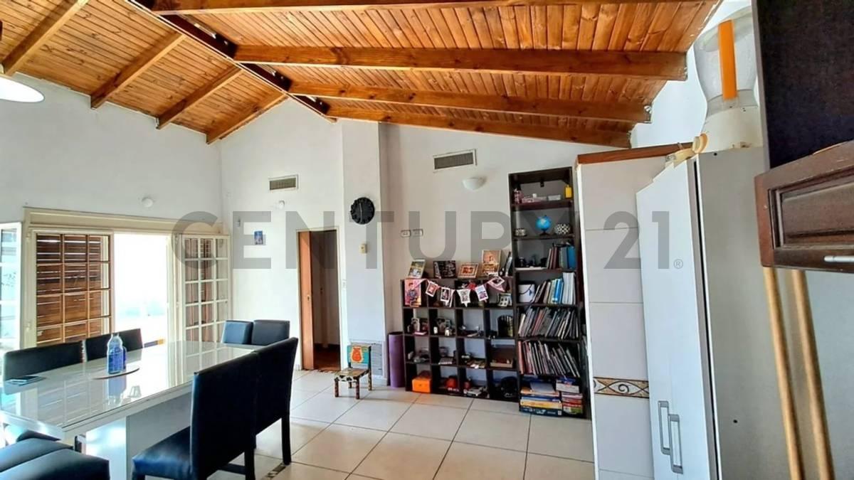 487 esquina 16.Casa de 2 dormitorios en venta. Manuel B. Gonnet - La Plata. — foto 1