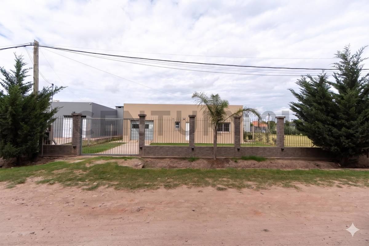 143 y 620. Casa de dos dormitorios en venta. Finca La Armonía Arana. — foto 1