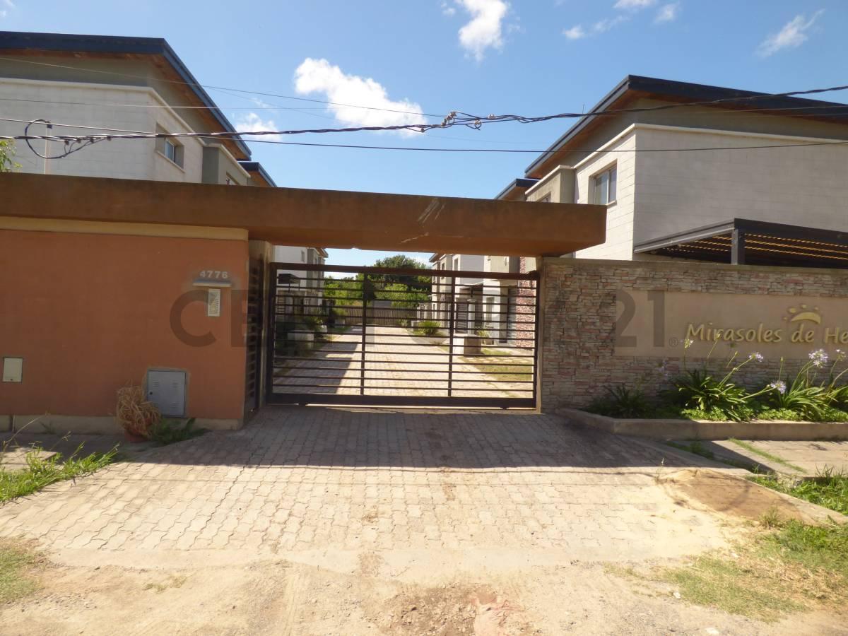 513 entre 142 y 143 Hermoso Dúplex de 2 dormitorios en Alquiler en Barrio Semi Cerrado . — foto 1