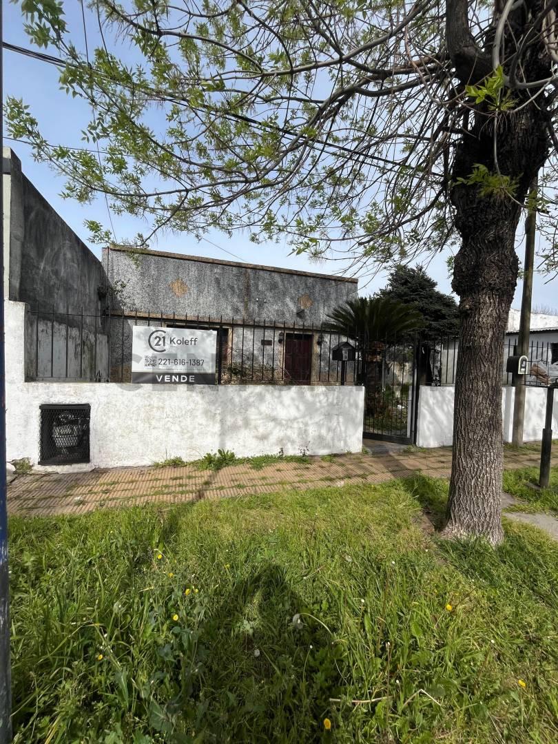 Casa en venta de 3 dormitorios en Tolosa | Calle 1 e/ 521 y 522 — foto 1