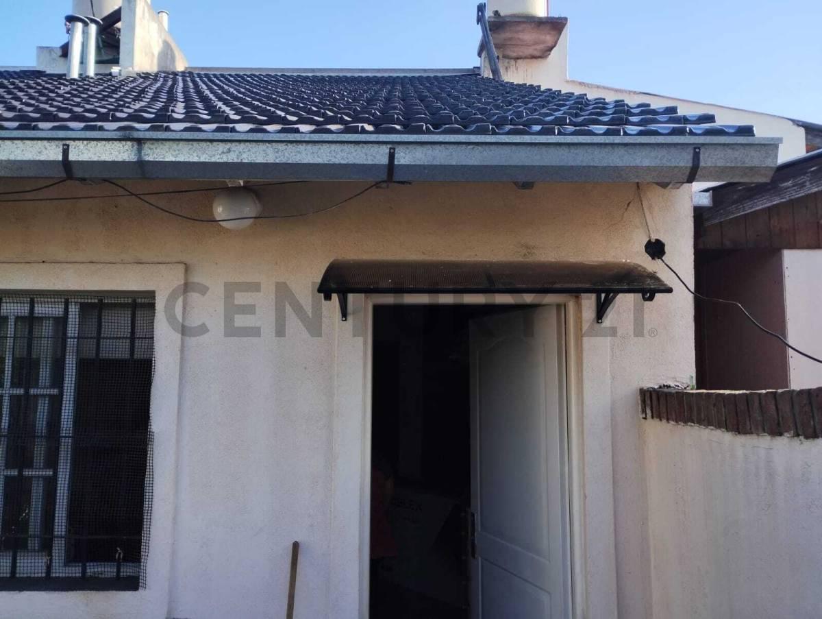 VENTA PH 2 AMBIENTES CON PATIO EN CASEROS — foto 1