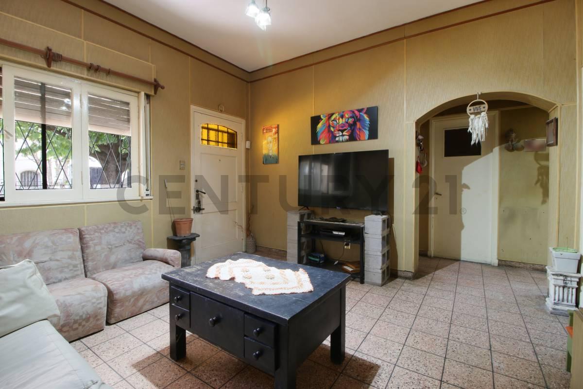 VENTA PH 4 AMBIENTES TIPO CASA CON COCHERA SIN EXPENSAS LOMAS DEL MIRADOR — foto 1