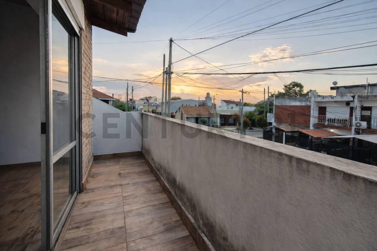 VENTA PH 4 AMBIENTES CON PATIO, TERRAZA, BERNAL — foto 1