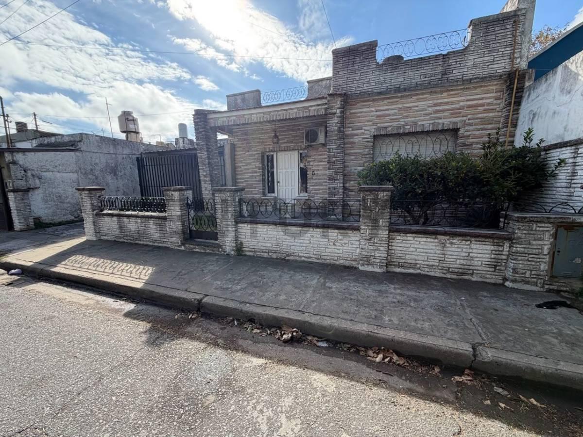 CASA LOTE PROPIO VILLA SARMIENTO 3 AMB C/PATIO Y TERRAZA — foto 1