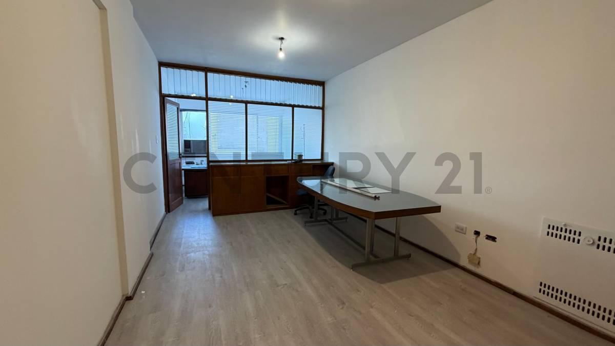 ALQUILER OFICINA TRIBUNALES RECICLADA, URUGUAY ESQUINA CORDOBA — foto 1
