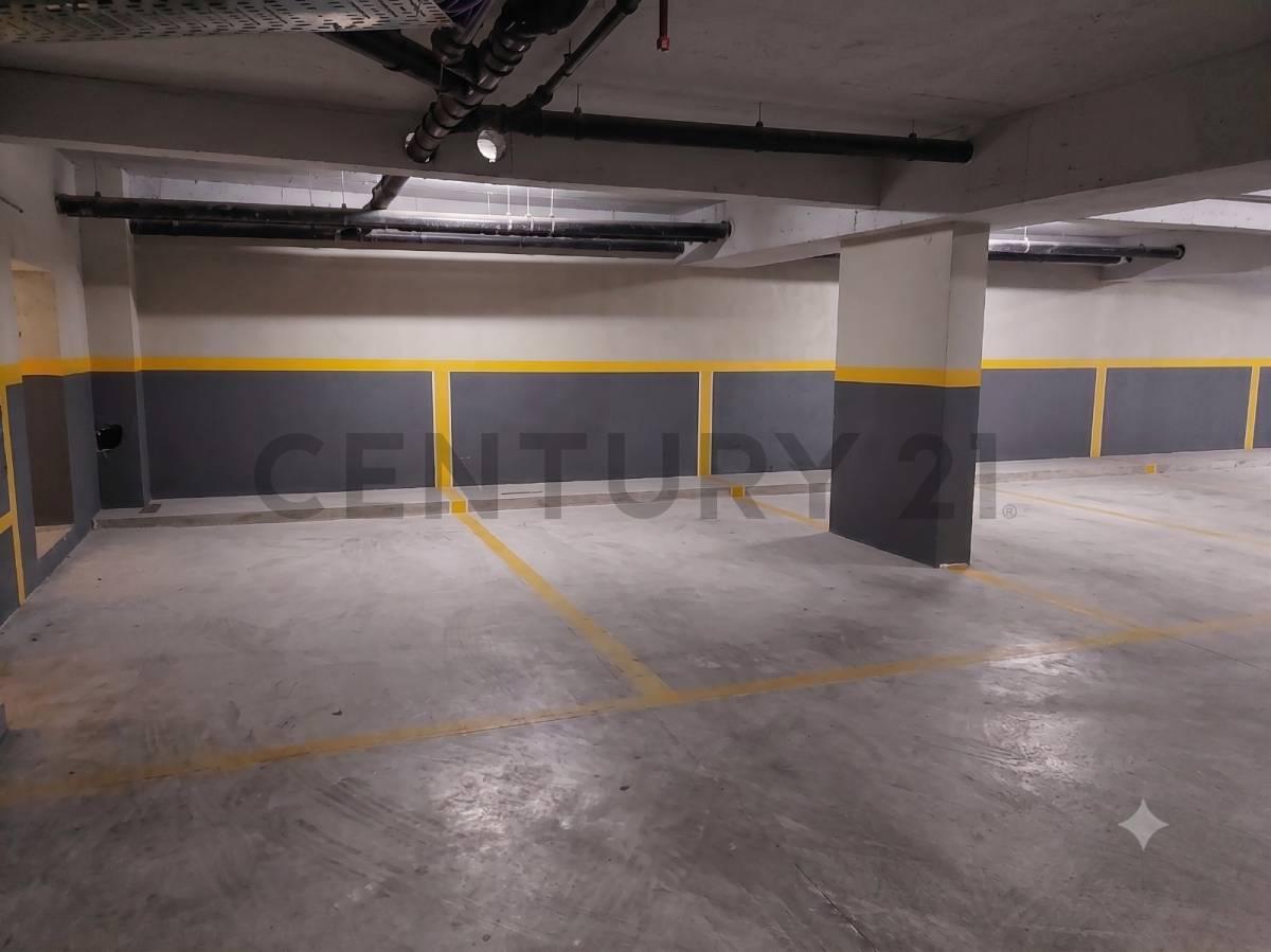 VENTA DE COCHERA FIJA Y CUBIERTA EN COLEGIALES - EXCELENTE UBICACION — foto 1