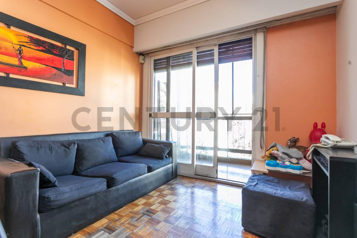 Venta 3 Ambientes con Dependencia y Balcón – Flores — foto 1