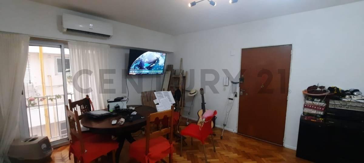 VENTA DEPARTAMENTO 2 AMBIENTES RECOLETA CON BALCON FRANCES Y BAULERA APTO CRÉDITO — foto 1
