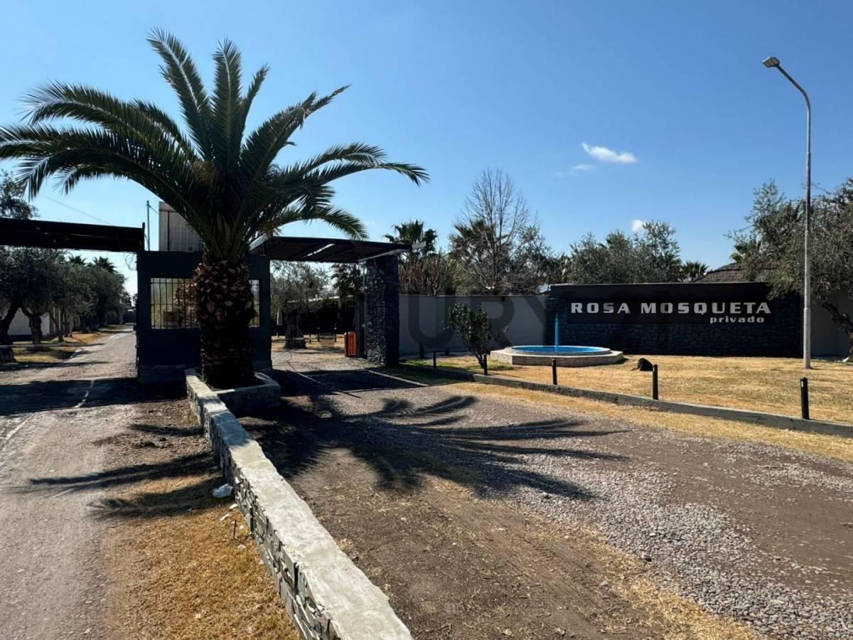 Terreno en venta en Barrio privado Rosa Mosqueta. Los Corralitos, Guaymallén — foto 1