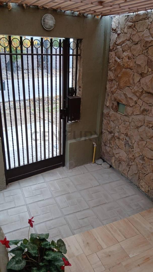 SE VENDE EXCELENTE CASA CON DEPARTAMENTO — foto 1