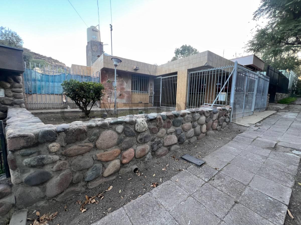HERMOSA CASA EN BARRIO SUPE, GODOY CRUZ — foto 1