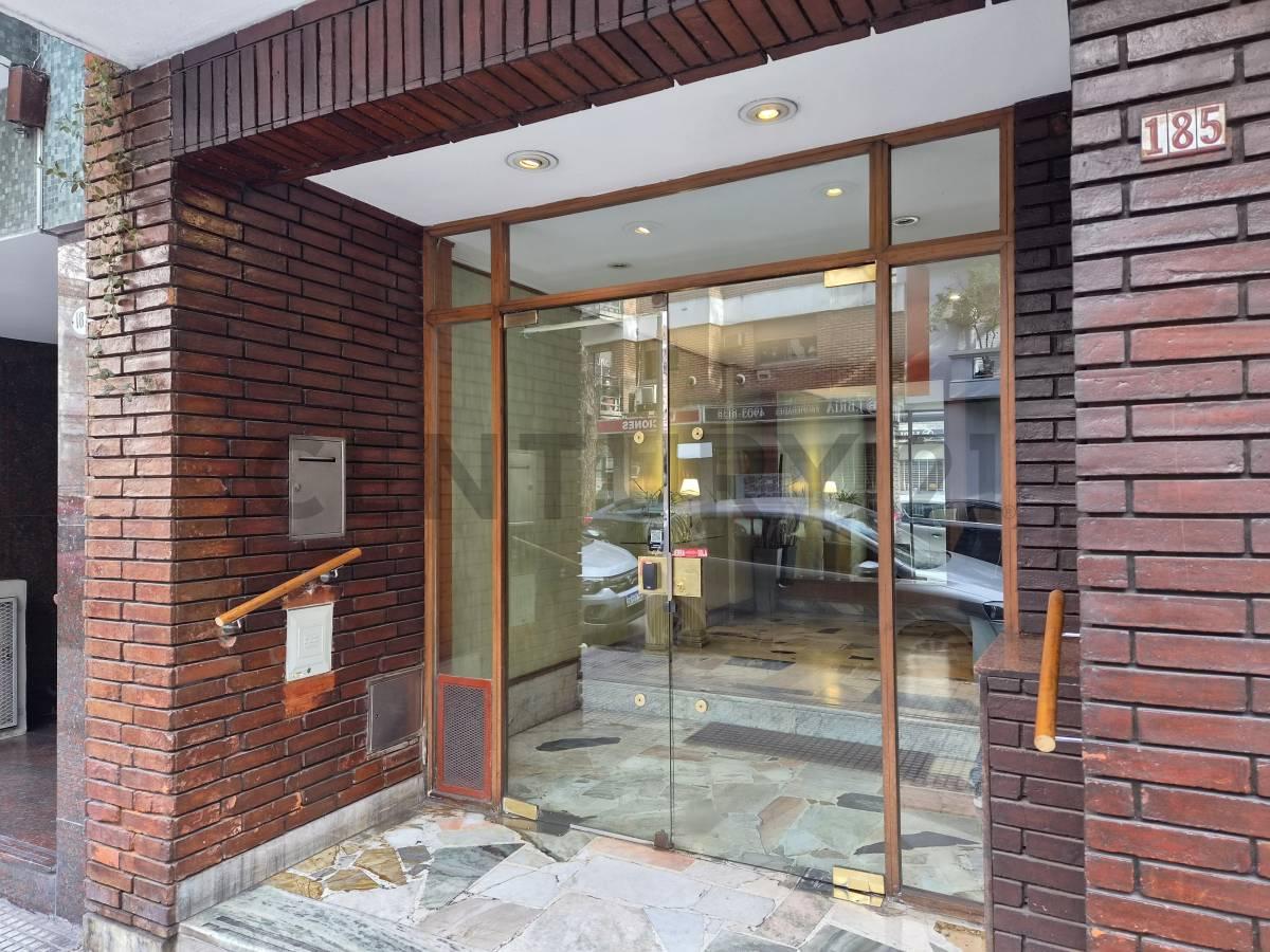 Venta departamento piso de 4 Ambientes dependencia de servicio , espacio guardacoche fijo e ingreso doble Caballito. — foto 1
