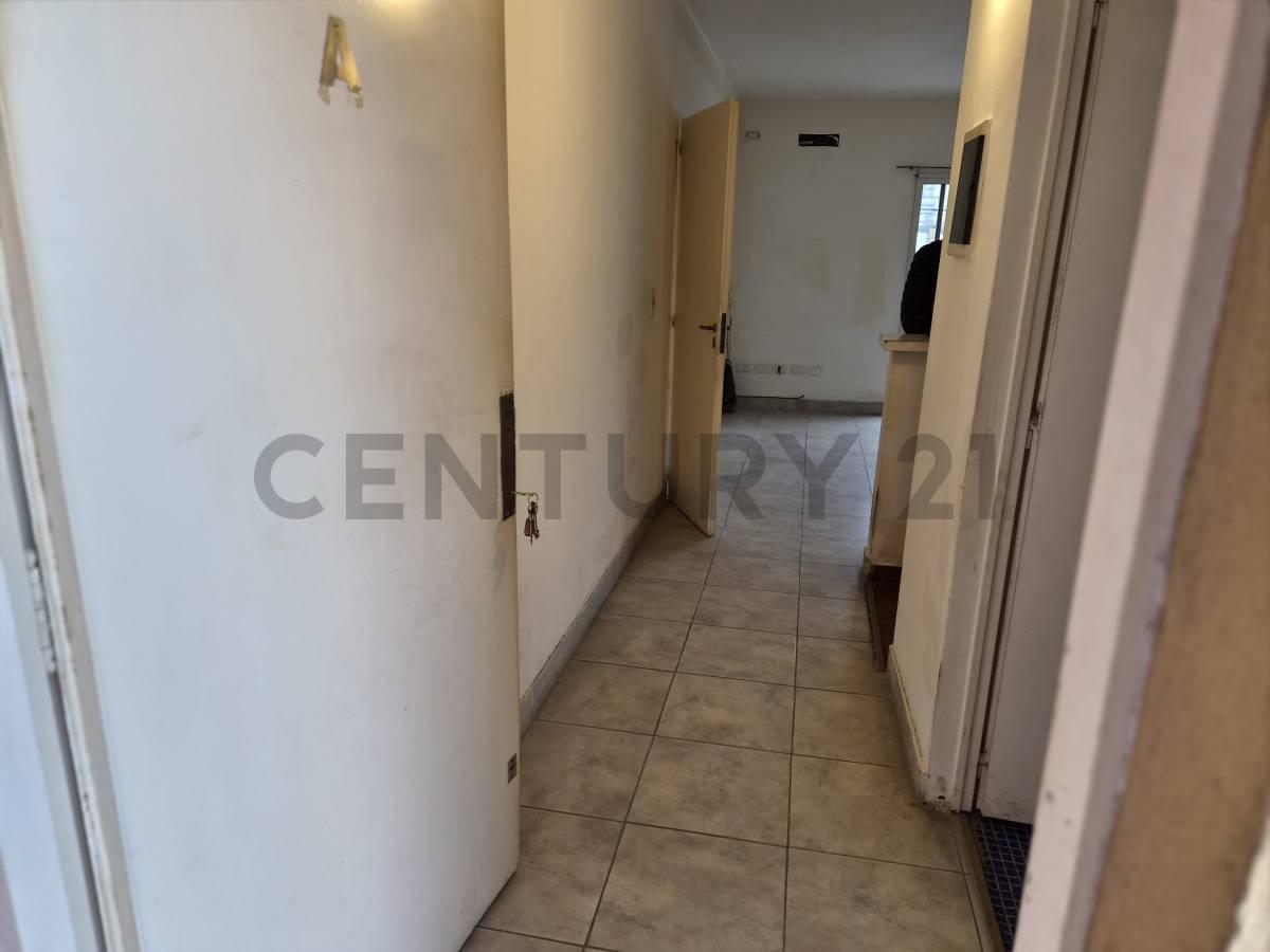 Venta departamento dos ambientes, al frente acepta permutas. — foto 1